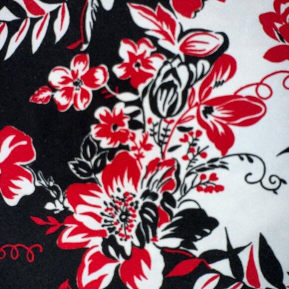 Cato Red Black White Floral Faux Wrap V-Neck Top Flutter Sleeves Woman Sz 22/24W - Picture 4 of 11